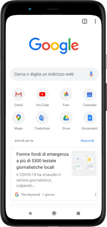 Telefono Pixel 4 XL sul cui schermo sono mostrati la barra di ricerca di Google.com, le app preferite e gli articoli consigliati.